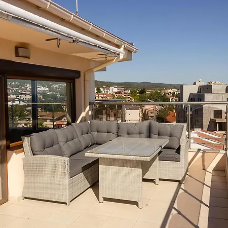 Spacious 3bd Flat With Large Terrace & Sea View By Flat Mаnager *