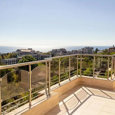 アパート Spacious 3bd Flat With Large Terrace & Sea View By Flat Mаnager ヴァルナ